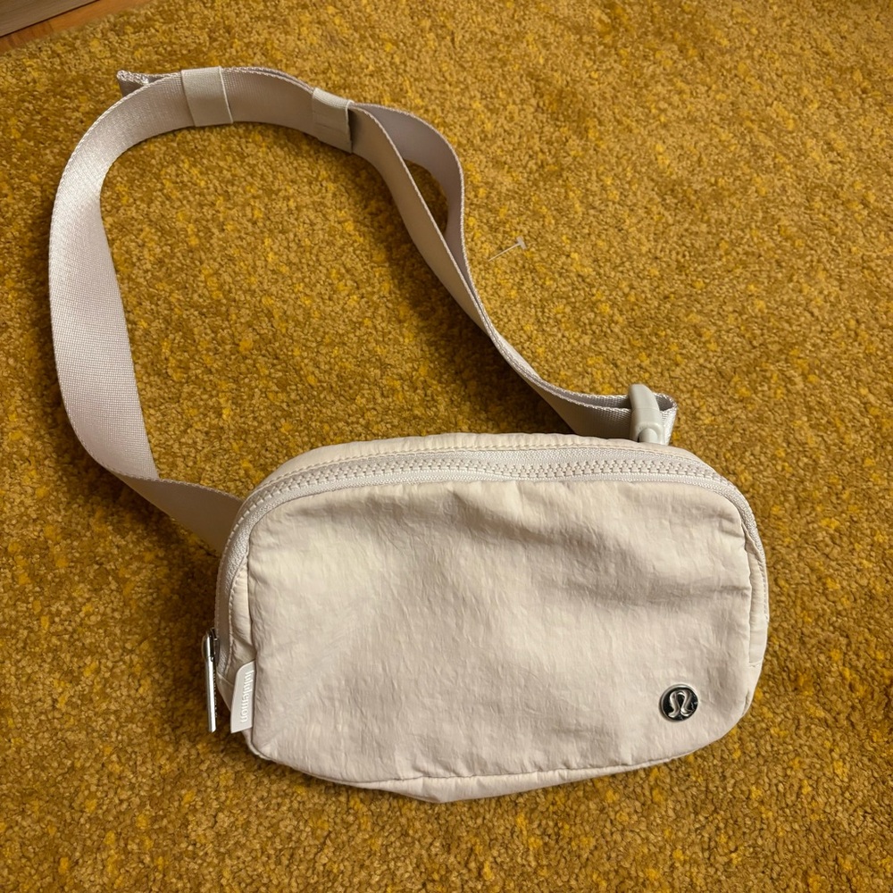 Lululemon Everywhere Belt Bag - White Opal (1L)